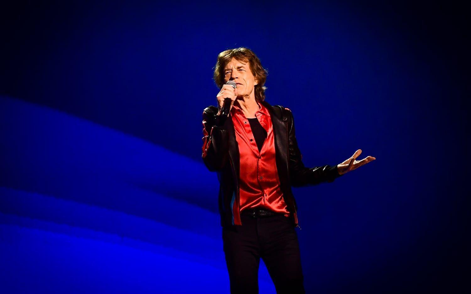 Mick Jagger, sångare i The Rolling Stones konstaterar som många andra att drottningen funnits med under hela hans liv.