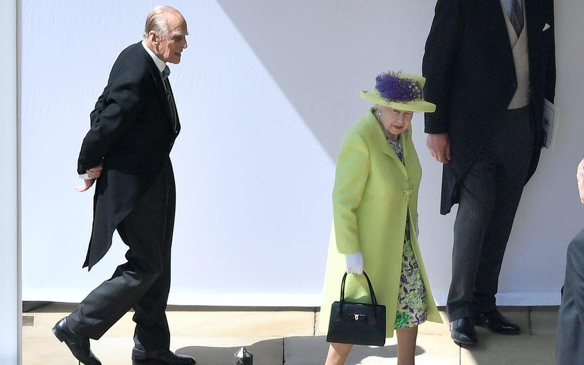 <strong id="strong-690c8e98e741636061123c5148c321ad">2018. </strong> Prins Philip, alltid vid sidan av Drottning Elizabeth II. Här har kungaparet fotograferats i samband med ett bröllop. 