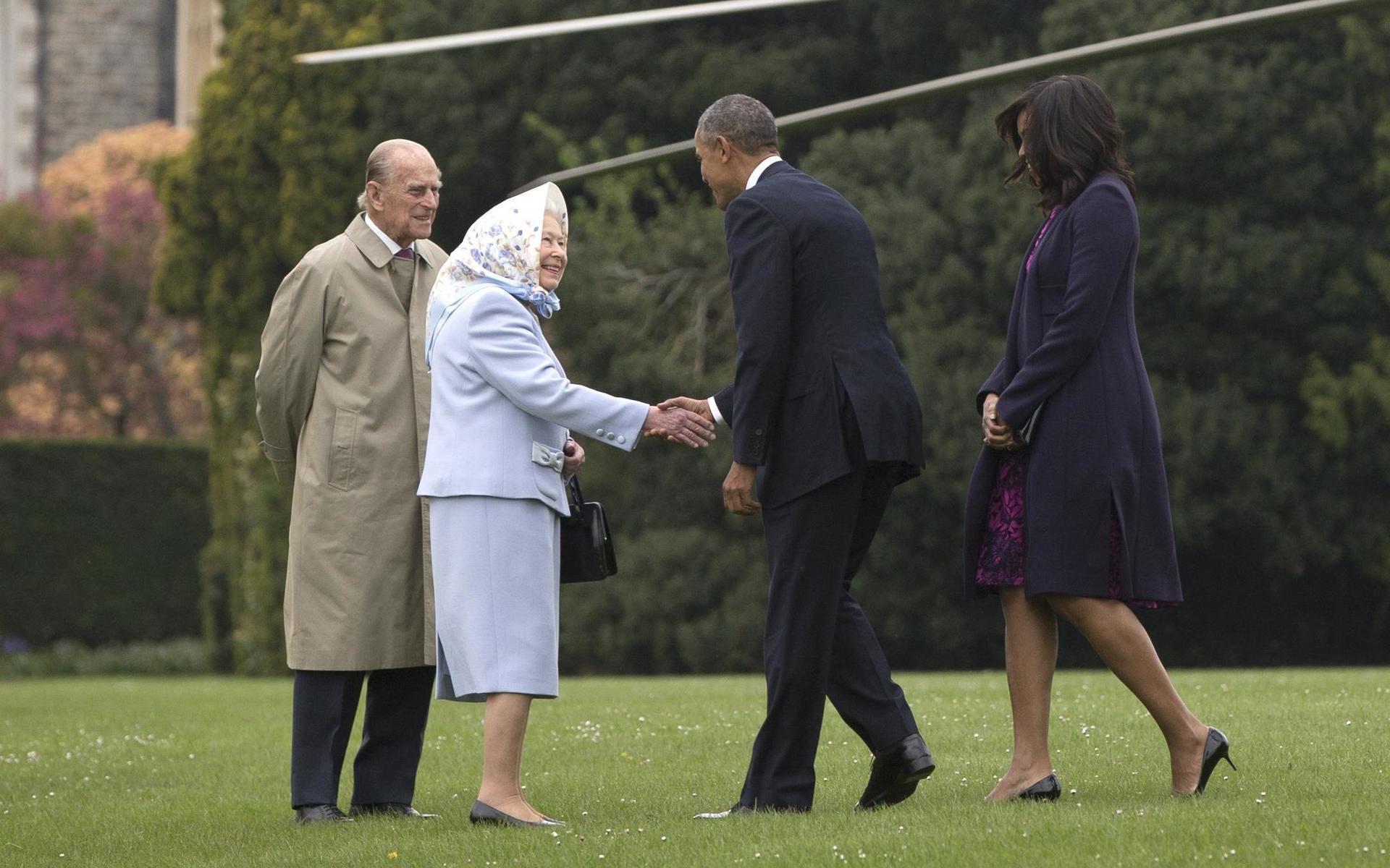 <strong id="strong-9a323a0aad259fd8d27e7c069b412b3f">2016. </strong> Drottning Elizabeth träffar USA:s dåvarande president Barack Obama och Michelle Obama. Prins Philip står vid sidan av. 