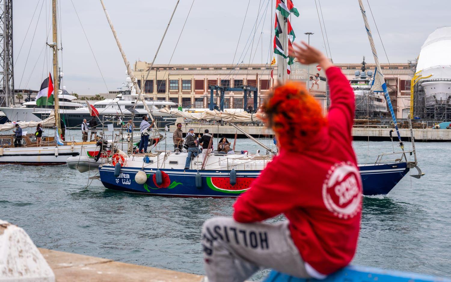 Aktivister i den aktuella Gazakonvojen ger sig av från spanska Barcelona den 12 april. Båtar i konvojen har även avseglat från franska Marseille och italienska Syrakusa.