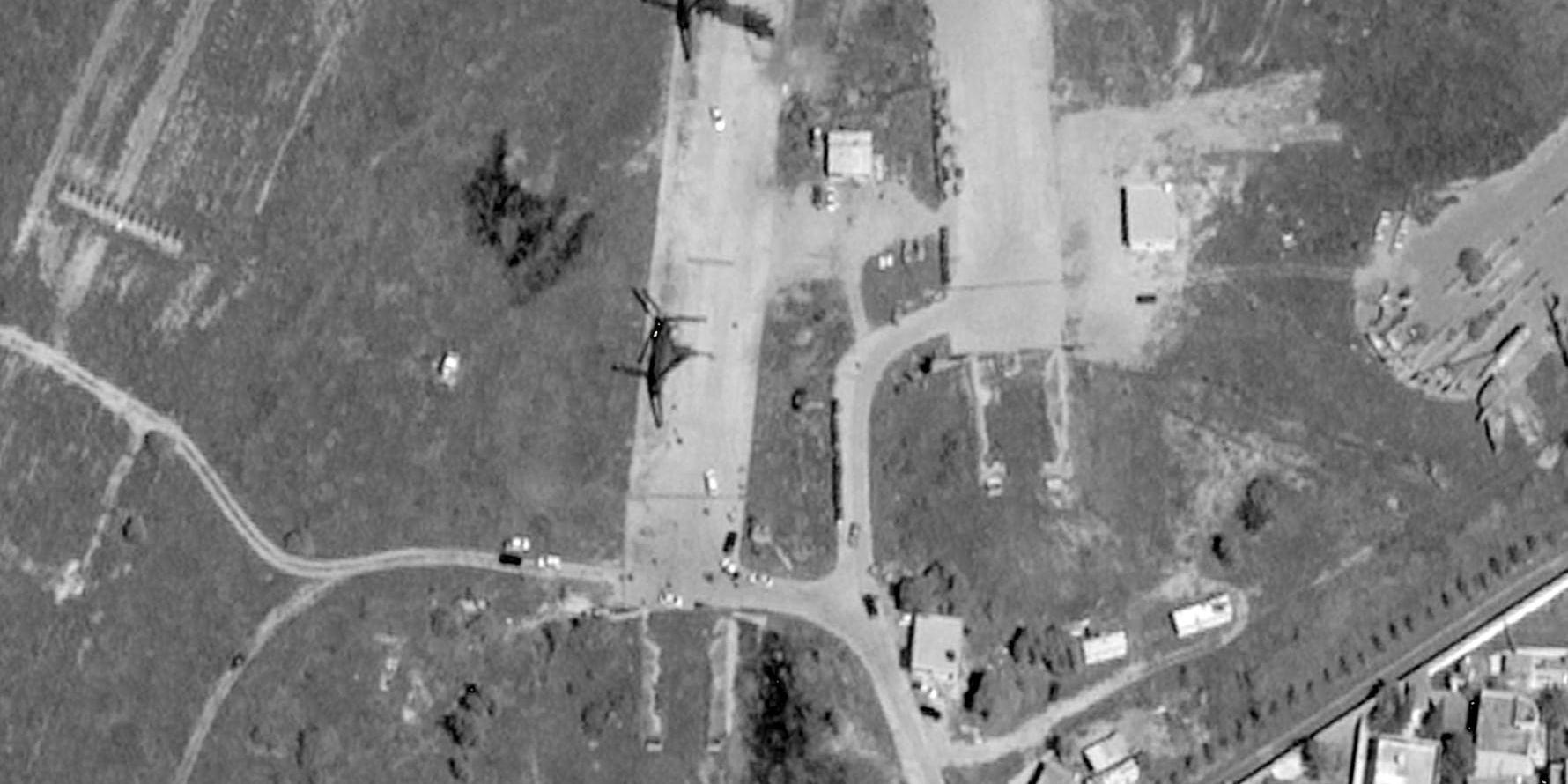 En satellitbild som visar flygplatsen Mitiga i östra Tripoli efter flygräden.