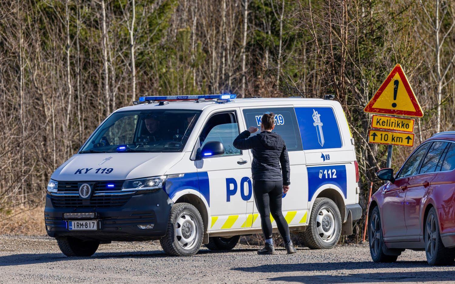 I slutet av mars kraschade två drönare i sydöstra Finland som senare visade sig vara ukrainska. Bild från avspärrat område den 29 mars.