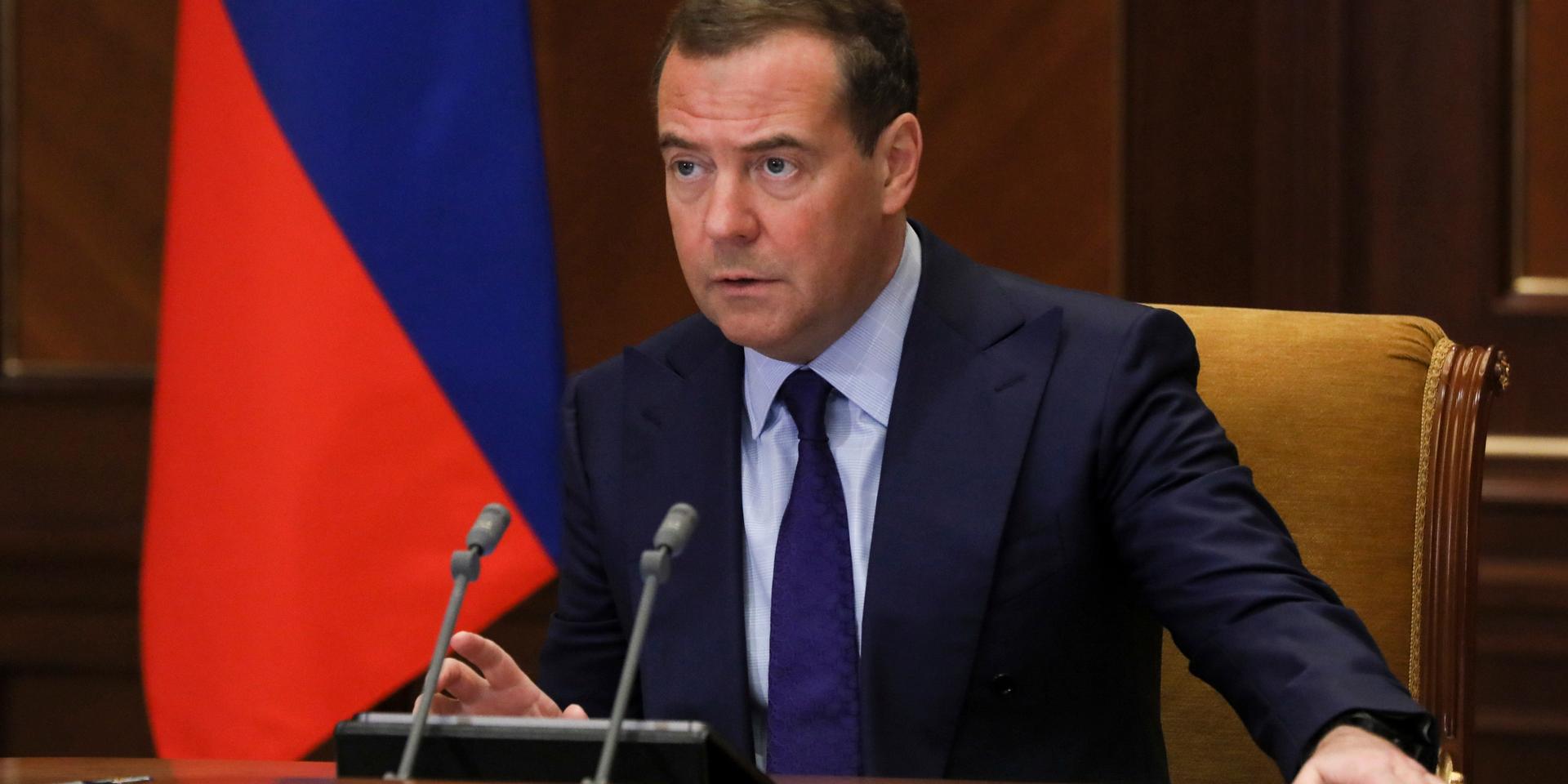 'Vi förberedde oss för detta', sade Dmitrij Medvedev, vice ordförande i Rysslands säkerhetsråd, om västsanktionerna i veckan. 'Det är tydligt att situationen är svår, men ingen kommer att lyckas strypa vår ekonomi, isolera Ryssland från världen, andra stater', tillade han.
