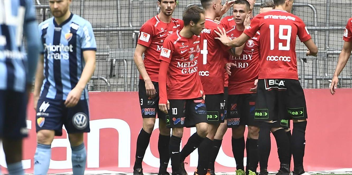 Trelleborg firar sitt 1–1-mål mot Djurgården.