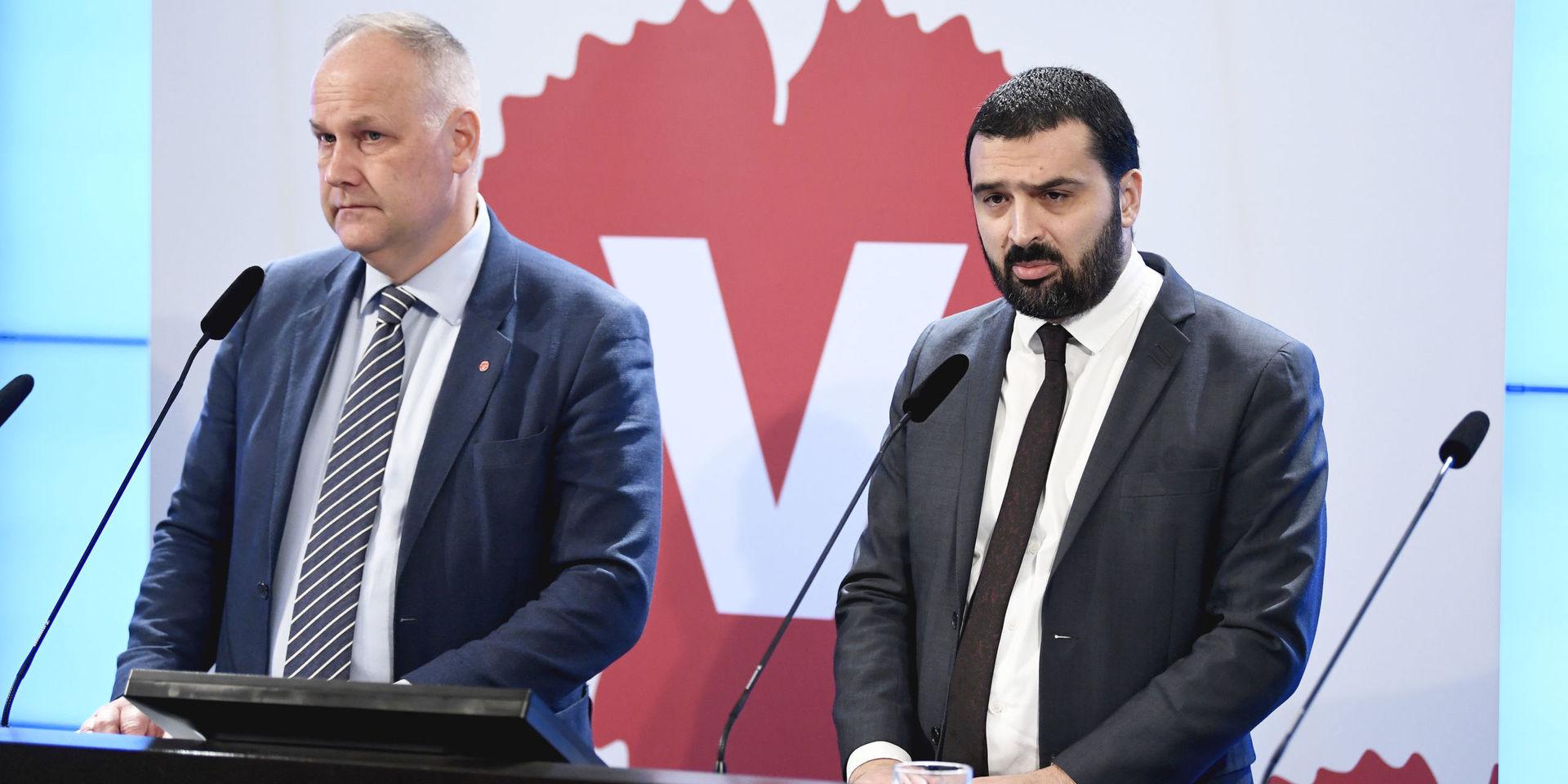 Vänsterpartiets Jonas Sjöstedt och Ali Esbati har tröttnat på att vara dörrmatta åt regeringens nyliberala reformer. 
