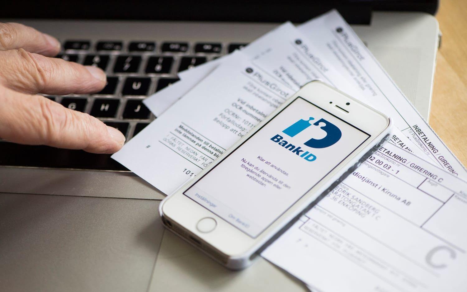 Samtidigt som antalet inkassokrav minskar får allt fler svårare att betala. Arkivbild.