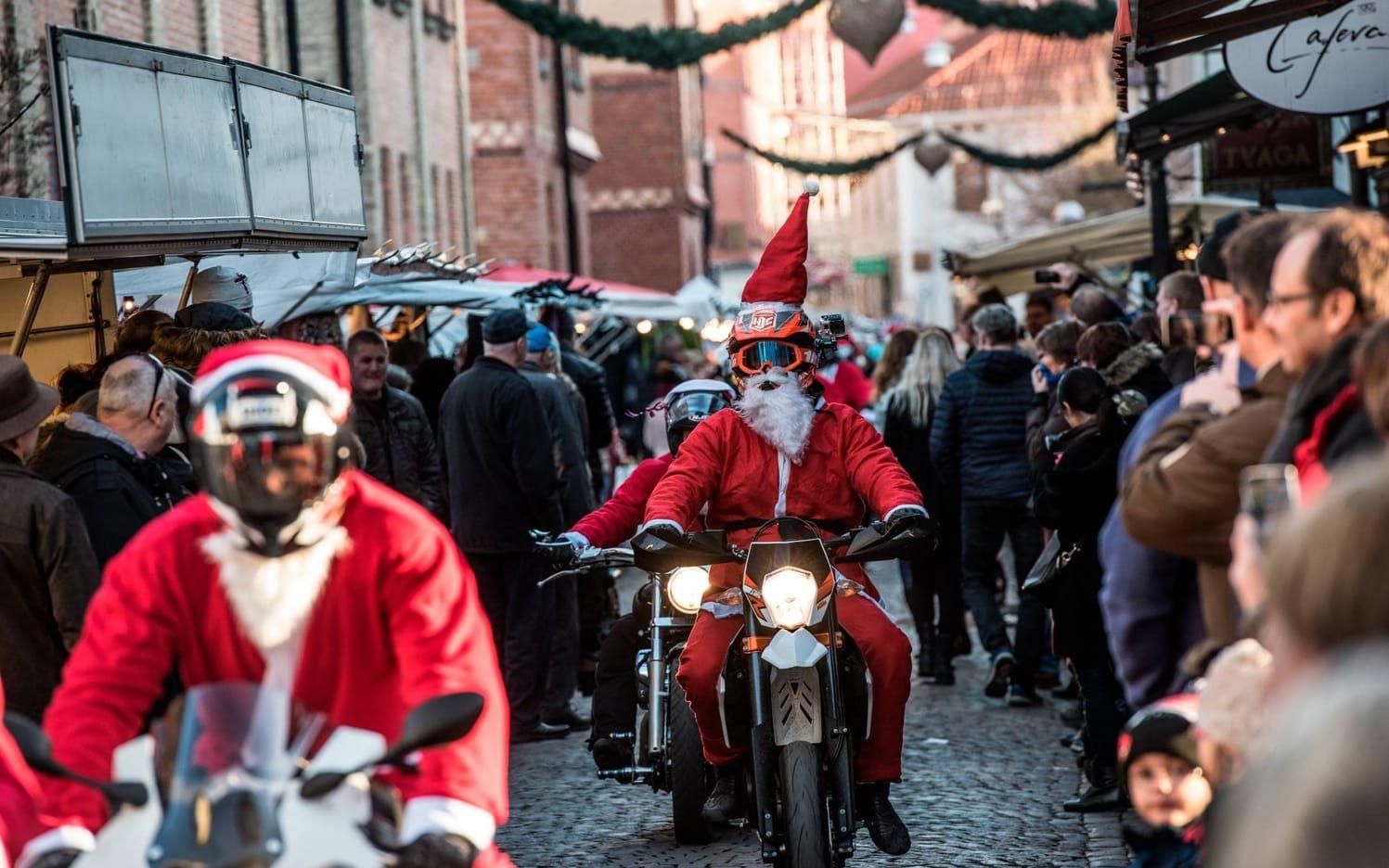Ett 30-tal motorcyklister medverkade i söndagens Luciacruising i Göteborg.