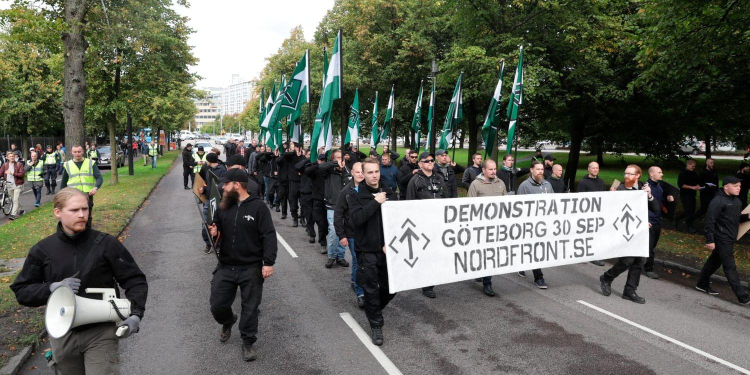 Under helgen har minst 29 anmälningar lämnats in med anledning av att polisen lät bli att hindra den nazistiska organisationen Nordiska motståndsrörelsen (NMR) från att demonstrera i Göteborg under söndagen. Bild: Per Wahlberg. 