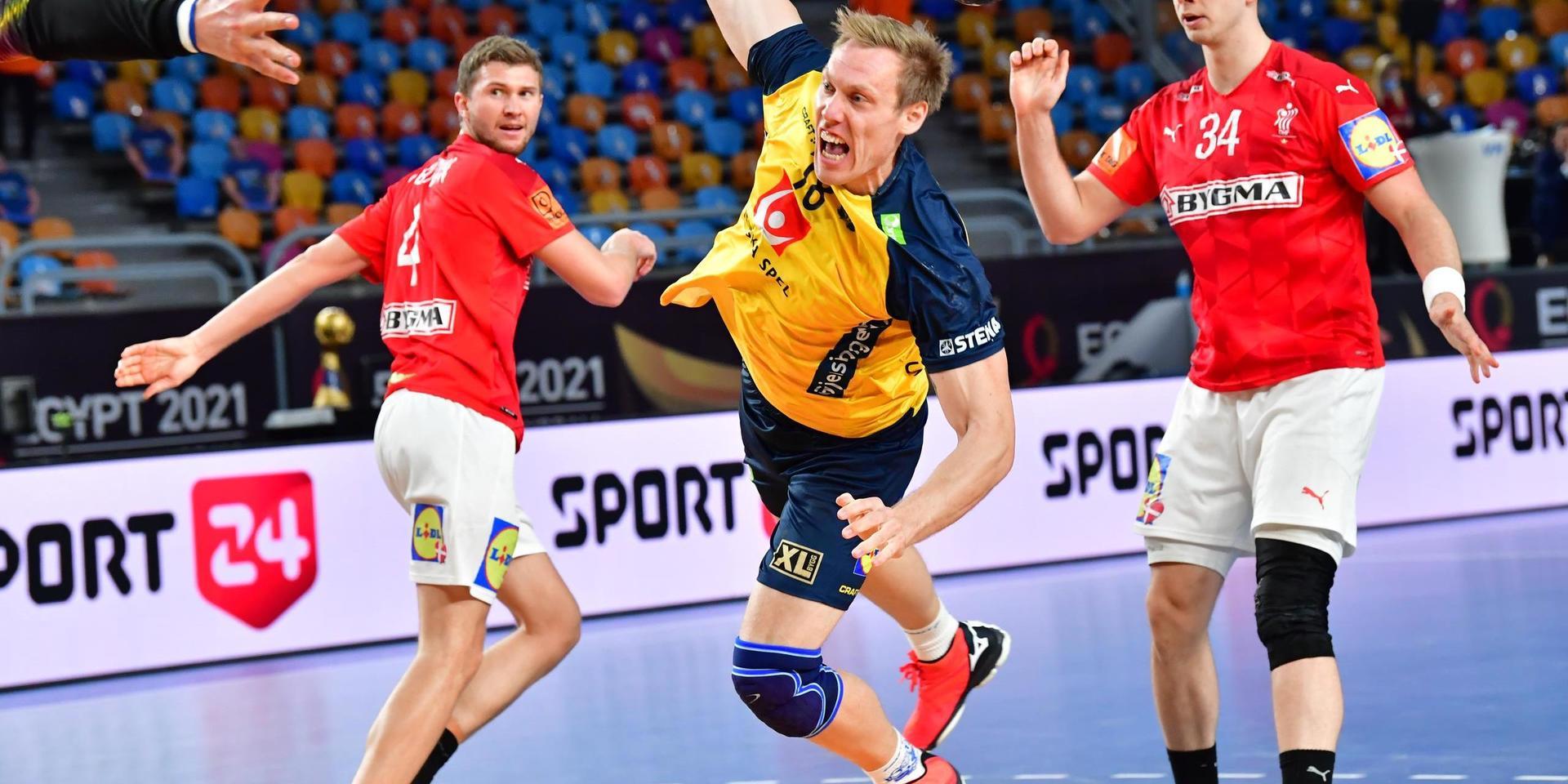 Sveriges Fredric Pettersson under VM-finalen mot Danmark tidigare i år. I sommarens OS i Tokyo får Pettersson och Sverige chans till revansch på danskarna redan i gruppspelet.