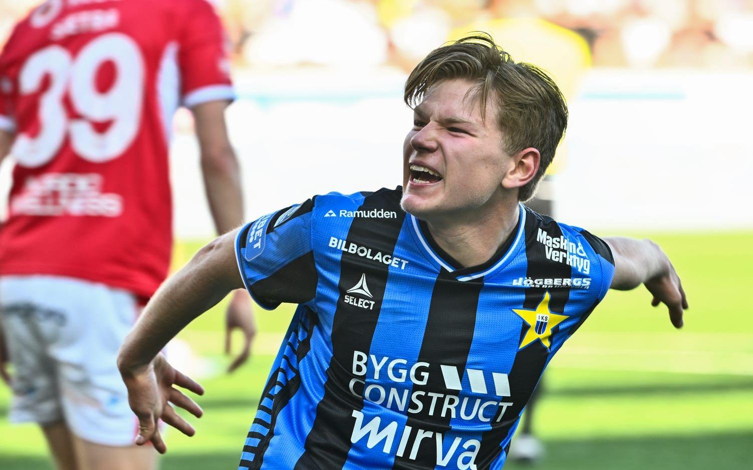 Sirius Victor Svensson jublar efter ett av målen mot Kalmar. 