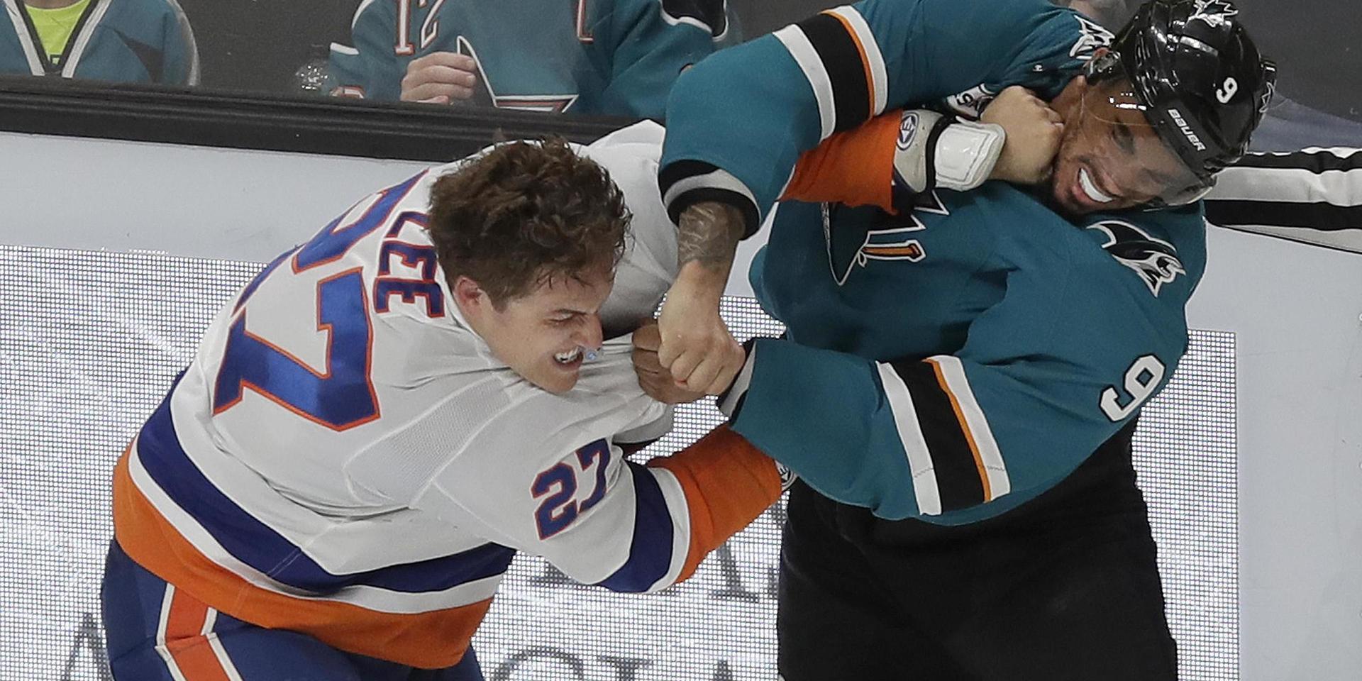 Evander Kane är knappast känd för backa för en fight på isen. Här i slagsmål med New York Islanders Anders Lee. 