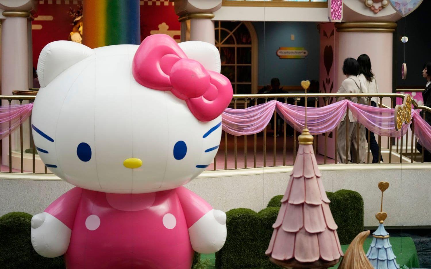 För två år sedan firade Hello Kitty 50-årsjubileum på nöjesparken Sanrio Puroland i Tokyo.