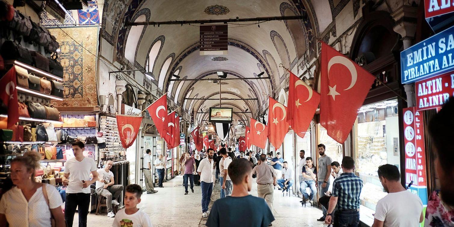 Utländska varor har blivit allt färre i Turkiet sedan valutakrisen fått importen att falla. Arkivbild.