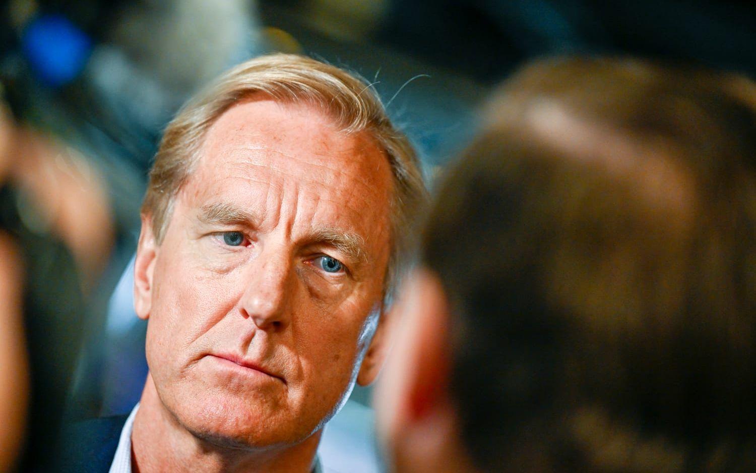 Finansmannen Ulf Rosberg berättar inte hur de utlovade 100 miljonerna ska placeras i svensk tennis.