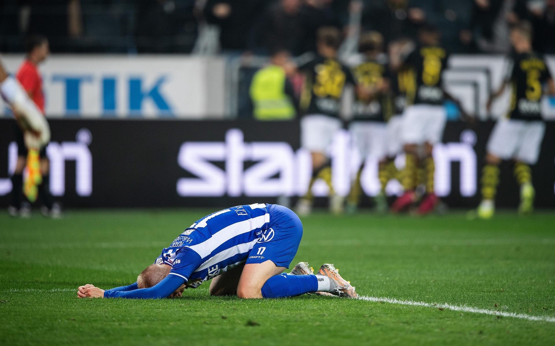 IFK Göteborgs Oscar Wendt deppar efter 3-1, där han slog en för lös hemåtpassning som målskytten Erick Otieno fångade upp.
