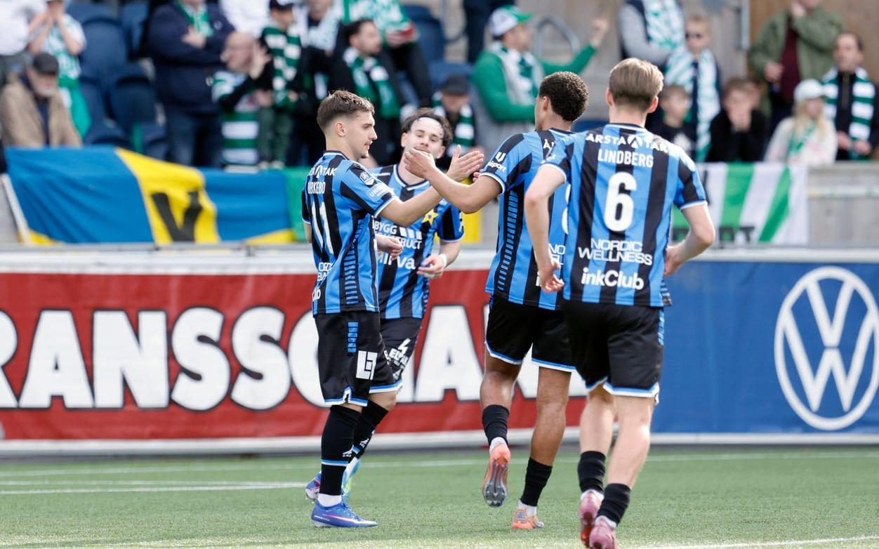 Sirius Isak Bjerkebo, till vänster, slog in två straffar i rad mot Västerås SK.