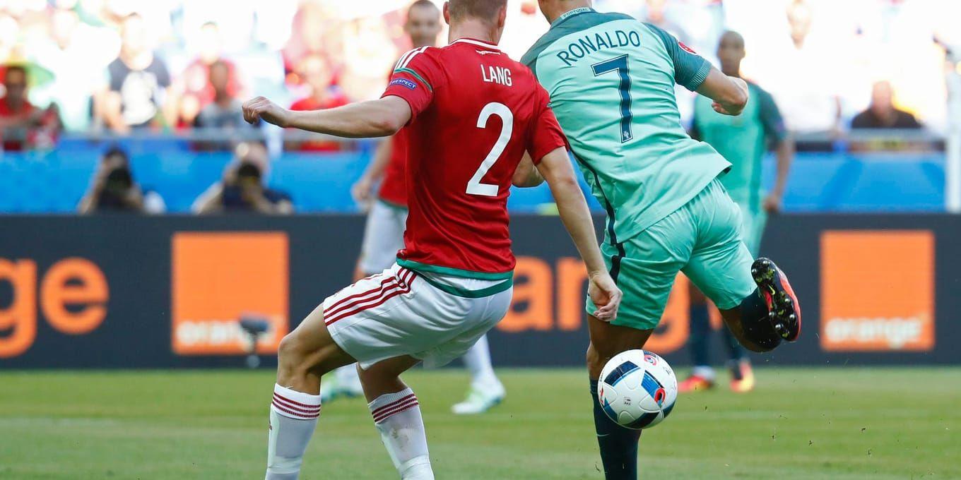 Med sitt drömmål till 2-2 är Cristiano Ronaldo historisk som förste spelare att göra mål under fyra EM.