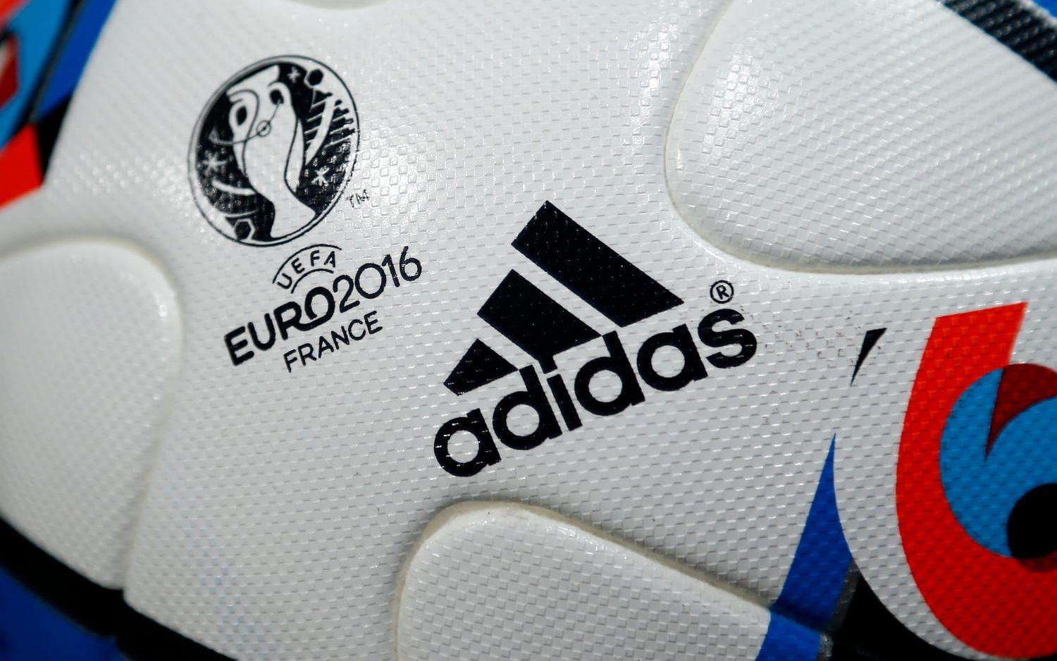 Rapport från Adidas. Arkivbild