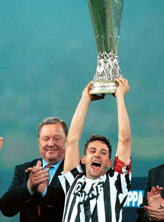 1993. Vinnare: Roberto Baggio, Italien och Juventus. Den italienske anfallaren utmanades närmast av Romário (Brasilien) och Dennis Bergkamp (Nederländerna). Foto: Bildbyrån