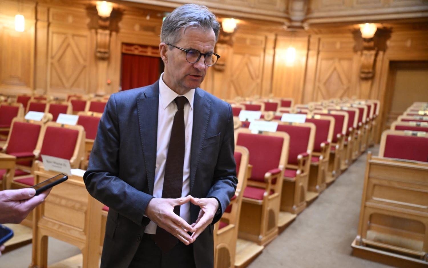 Riksbankschef Erik Thedéen vid en utfrågning i finansutskottet i riksdagen.