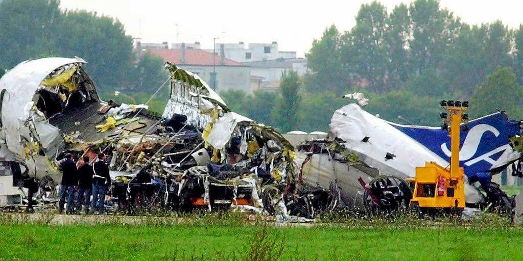 Ett SAS-plan kolliderade med ett litet flygplan i tät dimma i oktober 2000 på Linate-flygplatsen i Milano. 118 personer dog.