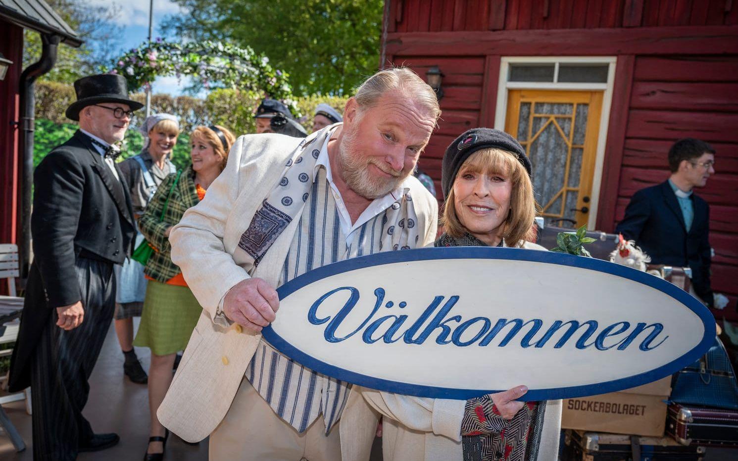 Claes Malmberg och Eva Rydberg har flyttat in på Fredriksdalsteatern i Helsingborg igen. För Rydbergs del blir det sista sommaren med gänget.