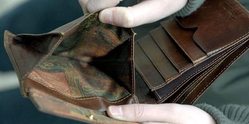 Inte läge att låna när plånboken är tom, anser privatekonomerna.