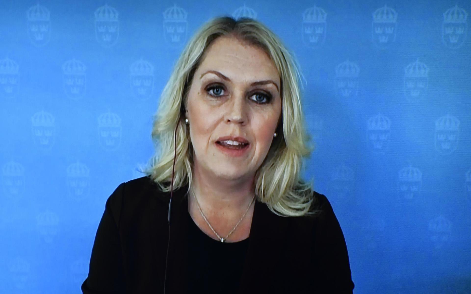 Socialminister Lena Hallengren (S) fick kritik för sina ord om ett nytt normalläge i Sverige efter pandemin.