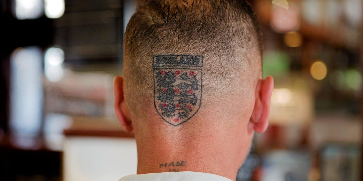 Andy Camo har ”the Three Lions” tatuerad på huvudet.