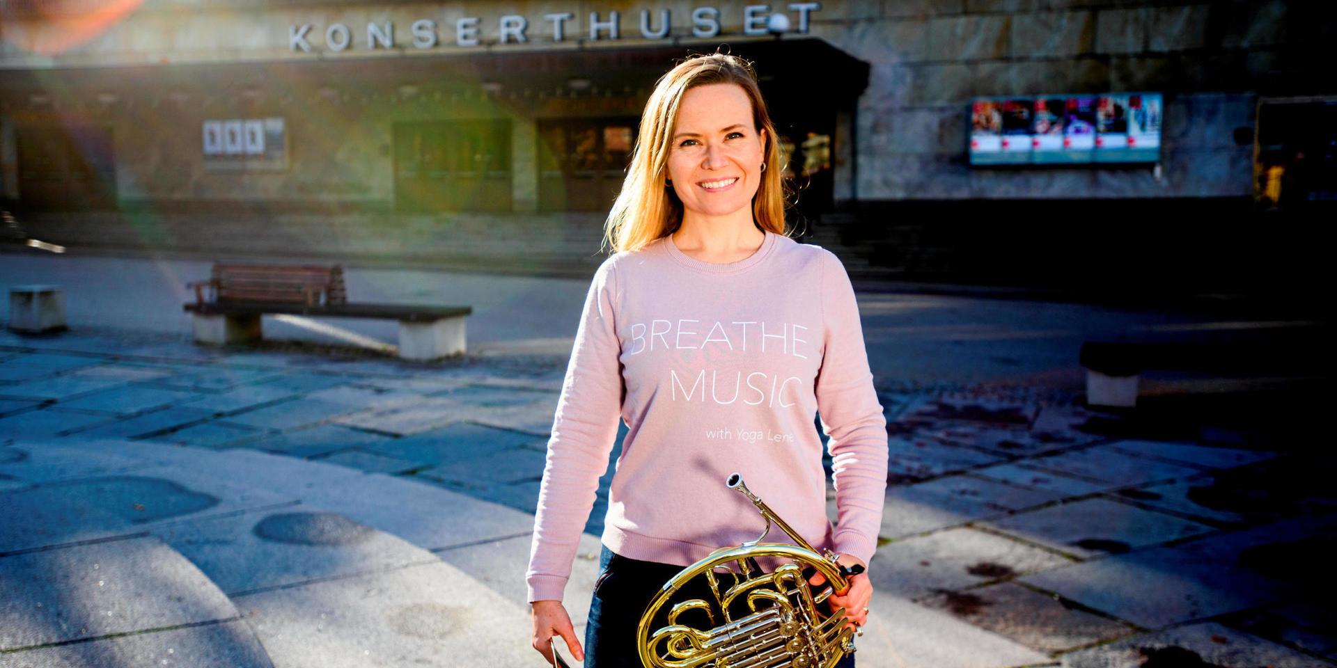 Hornisten Lene Skomedal håller yogaklasser för musiker och hoppas kunna inspirera även andra yogalärare att smala av och specialisera sig. Söndag 24 november håller hon en sedan länge slutsåld yogakonsert på Göteborgs konserthus.