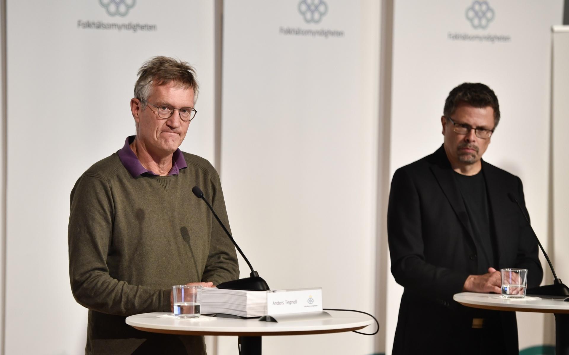 Statsepidemiolog Anders Tegnell bredvid MSB:s Svante Werger på torsdagens presskonferens.