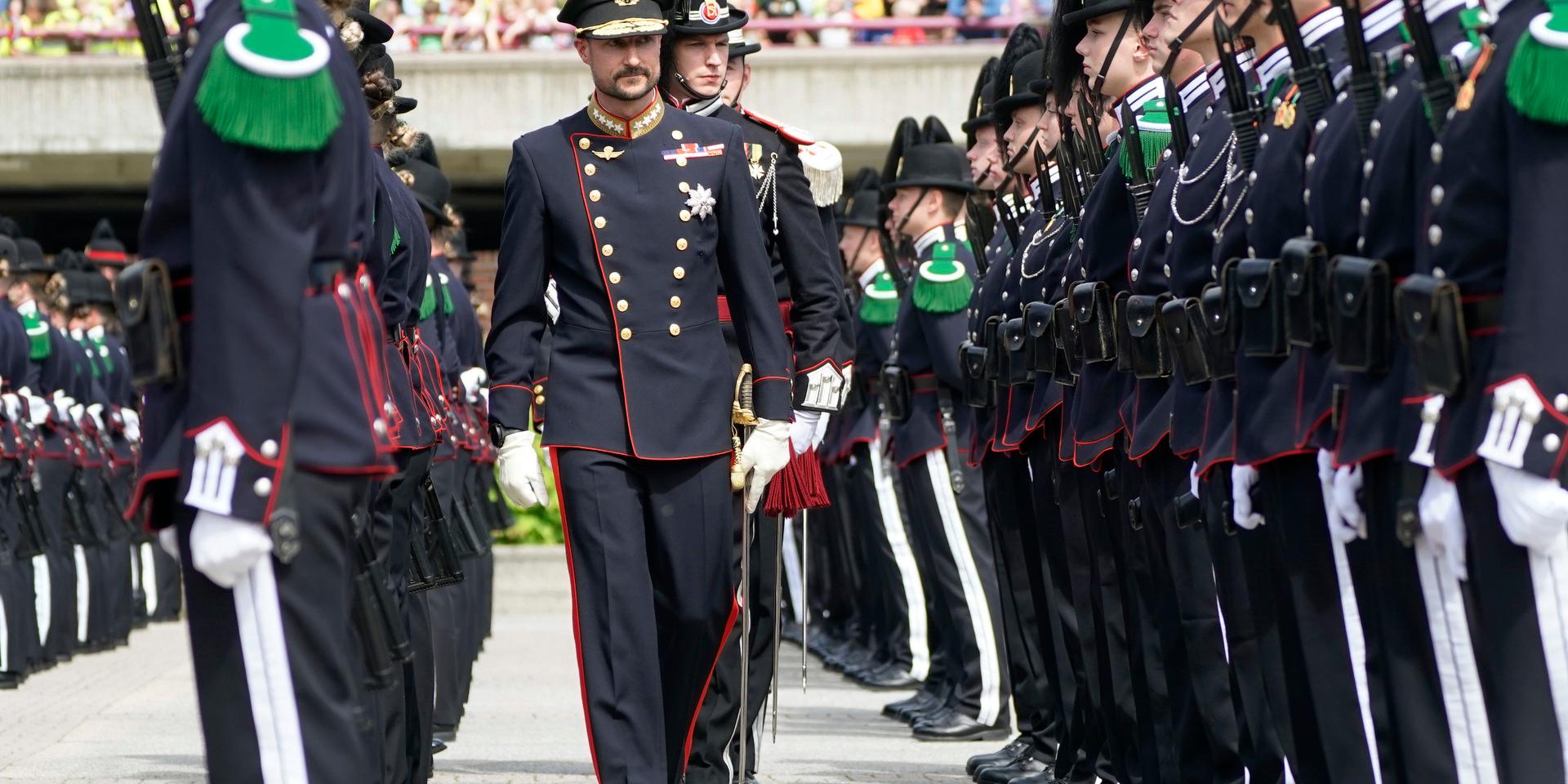 Kronprins Haakon inspekterade Hans Majestet Kongens Garde i juni.