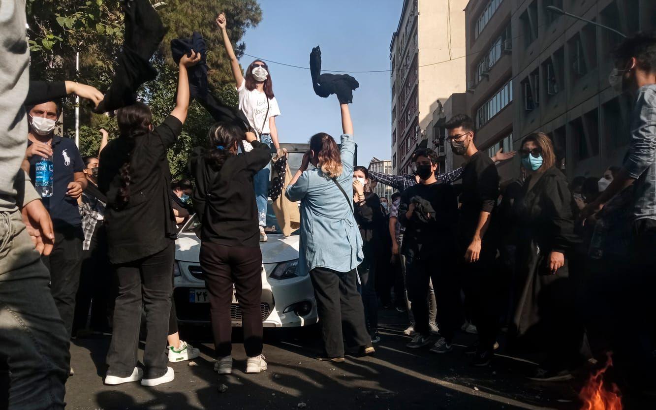 Experten tror att om regimen känner att de inte får kontroll över protesterna så finns det en stor risk att våldet kan komma att eskalera, där många fler får sätta livet till. 