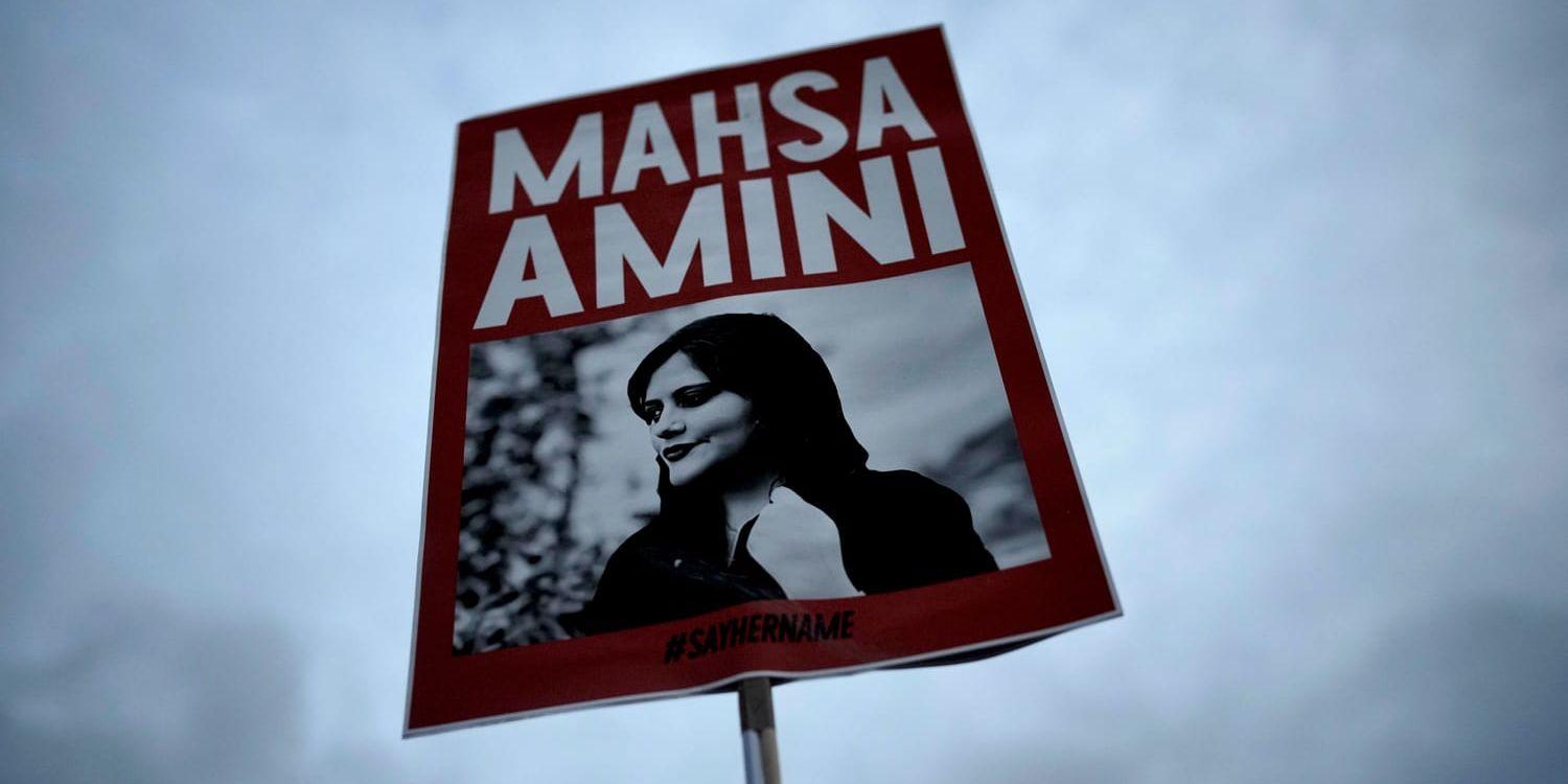 22-åriga Mahsa Jina Aminis död har lett till omfattande protester i Iran. Nu hoppas demonstranterna på att det ska bli revolution i landet. 