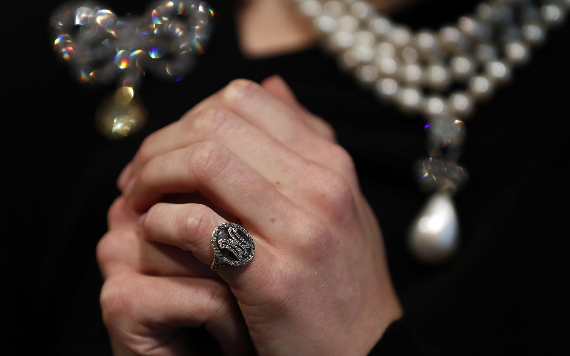 Marie Antoinettes ring.