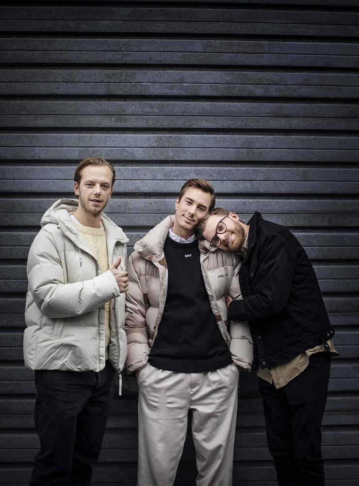 Jonas Fagerström, Lucas Simonsson och Carl Déman fotograferade förra året, då de träffade GP för att prata om serien ”Pappas pojkar”. 