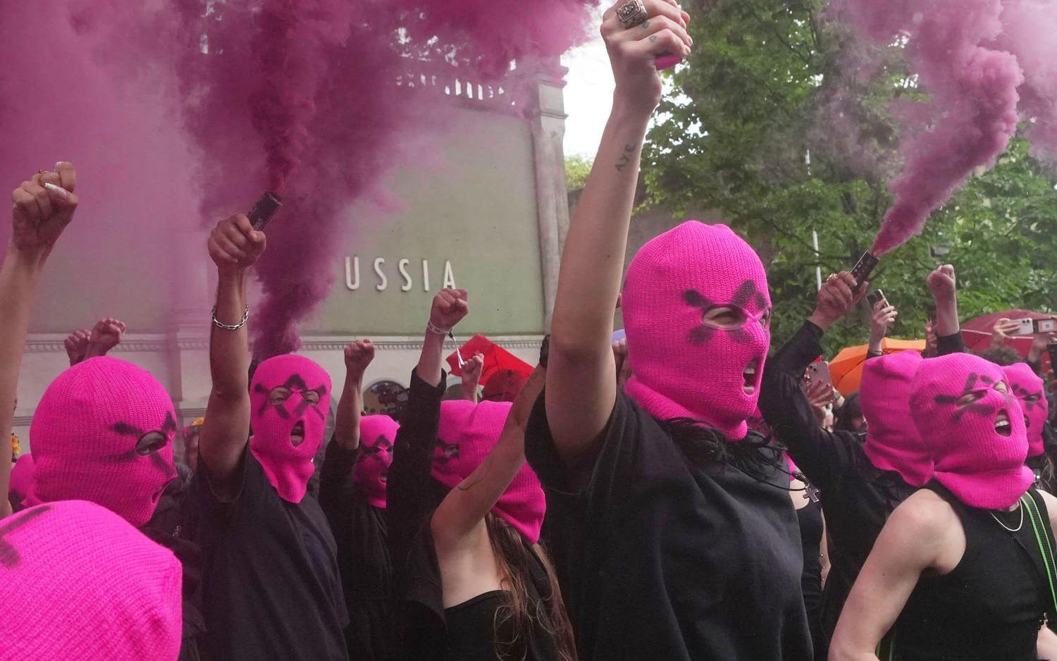 Aktivisterna protesterade på Venedigbiennalen under onsdagens pressvisning.