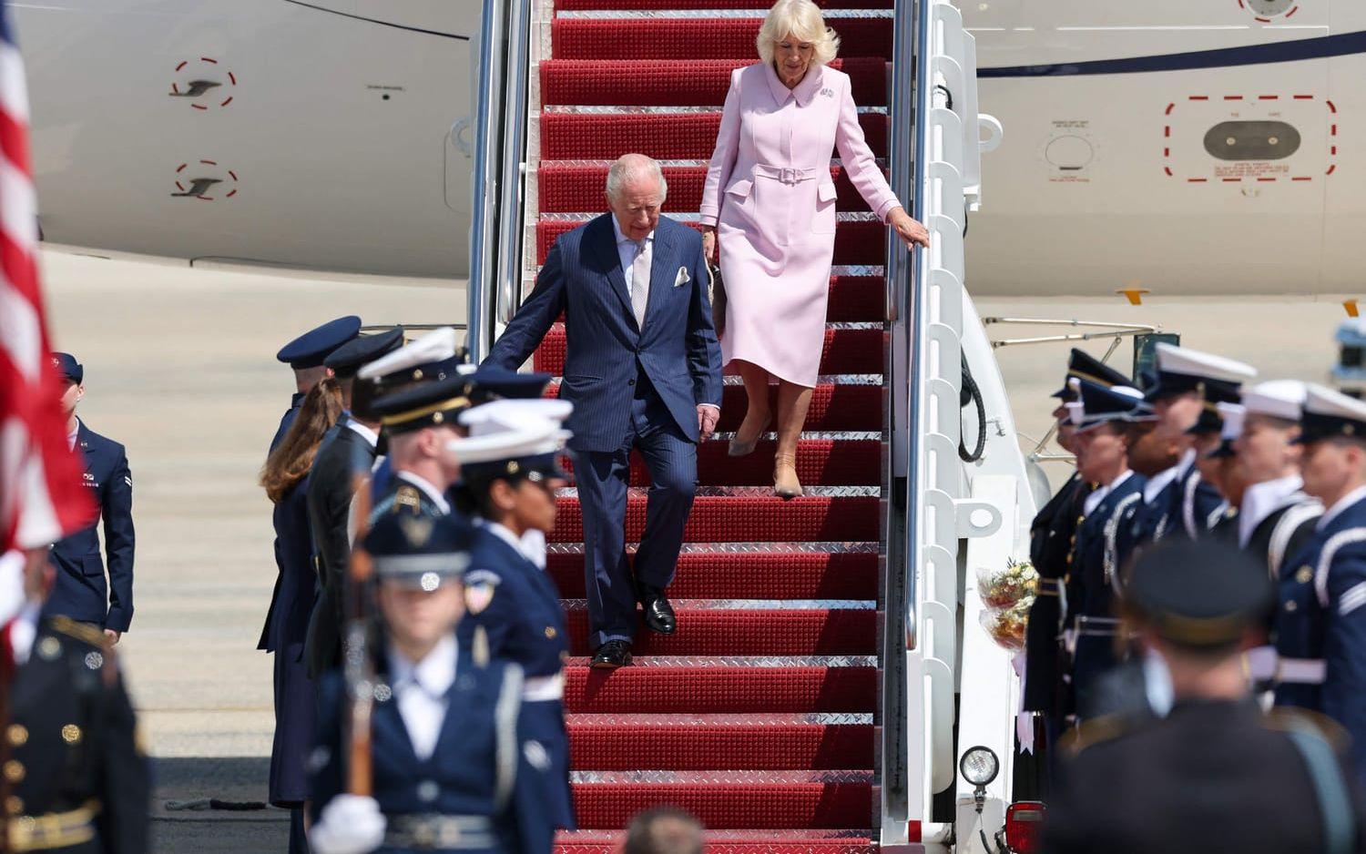 Kung Charles och drottning Camilla har landat i Maryland, USA.