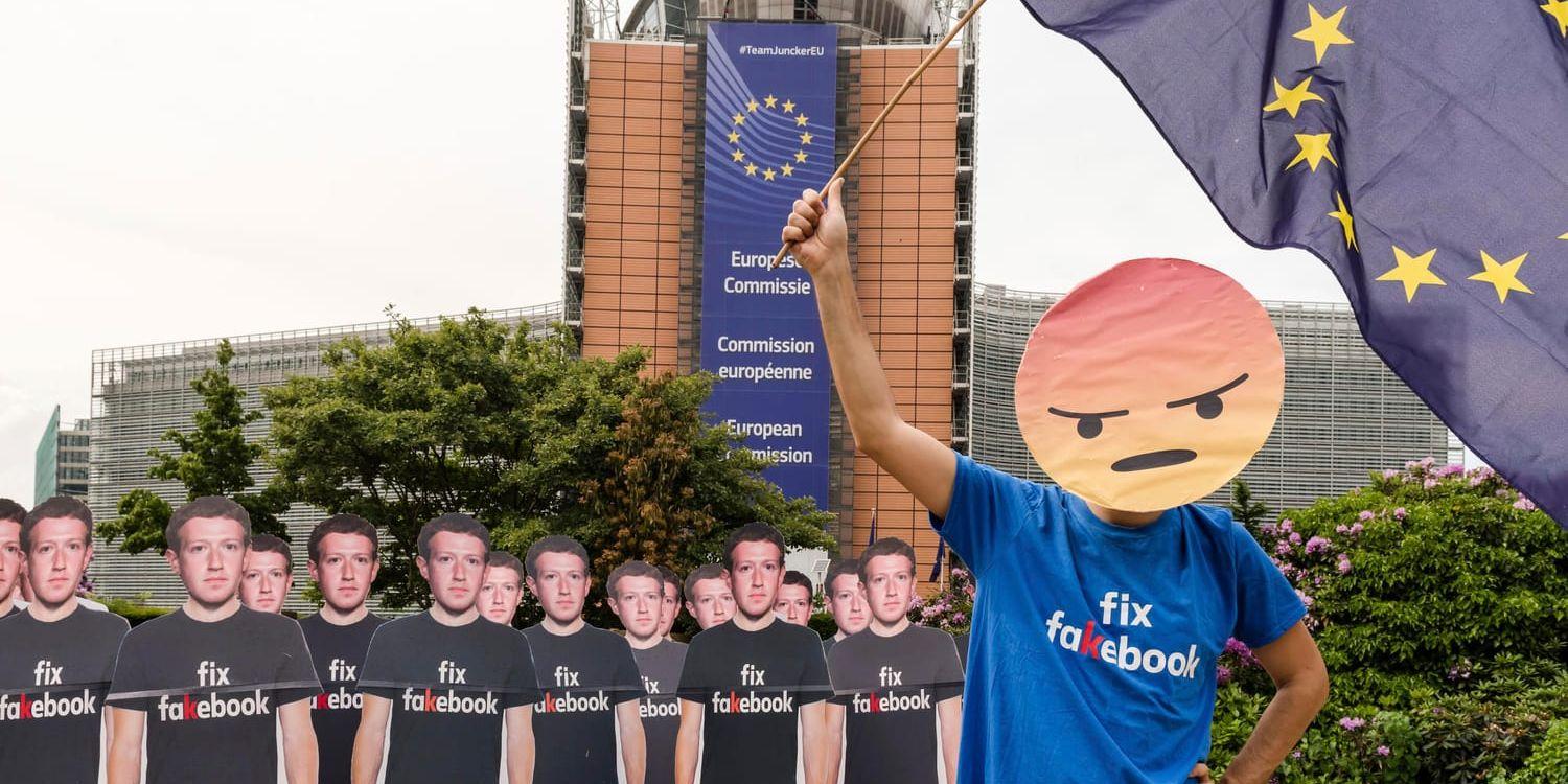 Protester utanför EU-kommissionen i Bryssel i samband med Mark Zuckerbergs besök för en månad sedan.