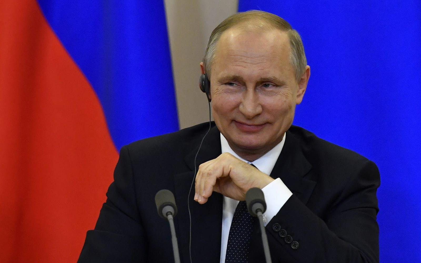 Vladimir Putin har uttalat sig om en av de senaste skandalerna, där Trump uppges ha läckt topphemlig information till Rysslands utrikesminister, och sa då att ryssarna inte mottagit någon hemlig information. FOTO: AP
