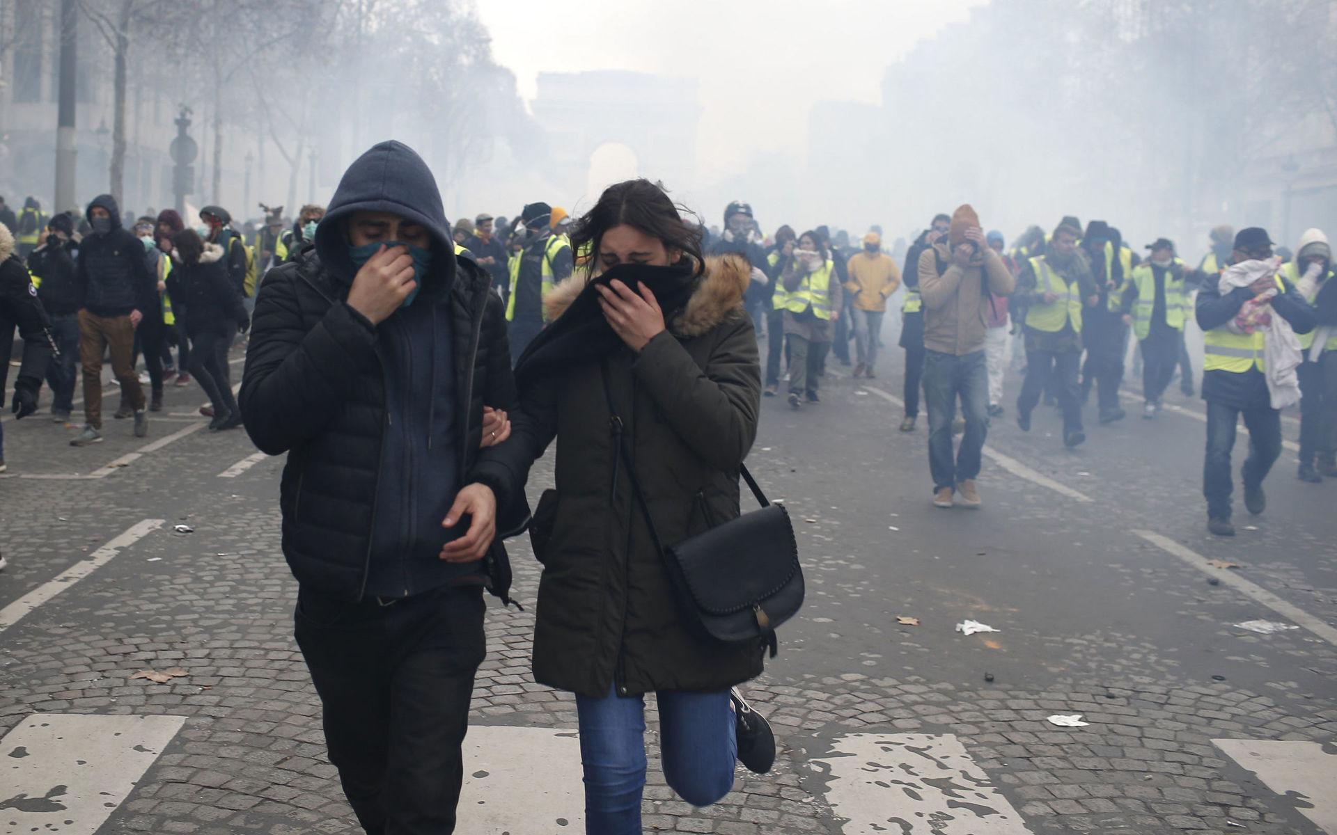 Polisen använde både tårgas och vattenkanoner för att skingra demonstranterna under tidigare sammandrabbningar. 