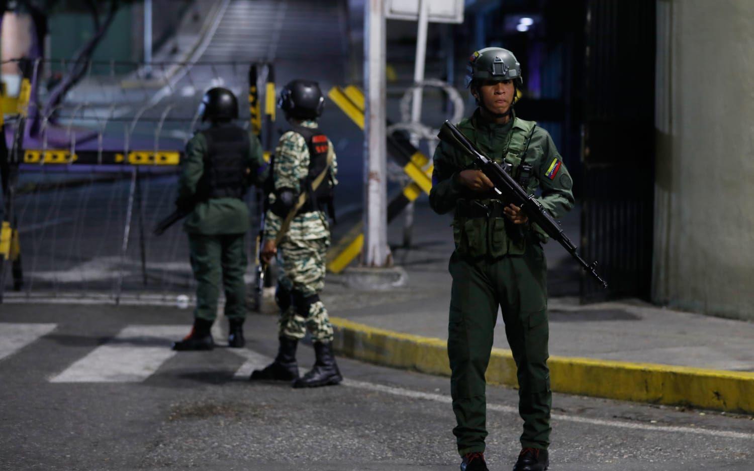 Soldater vid presidentpalatset Miraflores i Caracas.