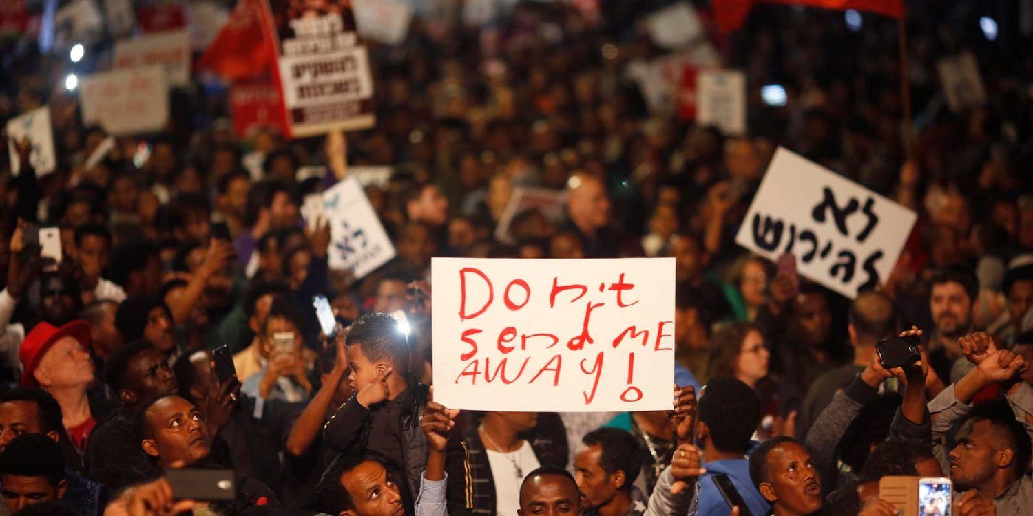 Afrikanska asylsökande protesterar mot hotet om deportering i Tel Aviv i februari. Arkivbild-