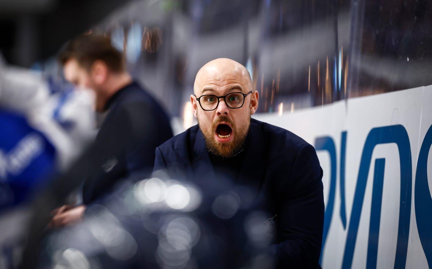 Dennis Hall skriker från och med nästa säsong ut order i Luleås bås. Arkivbild.