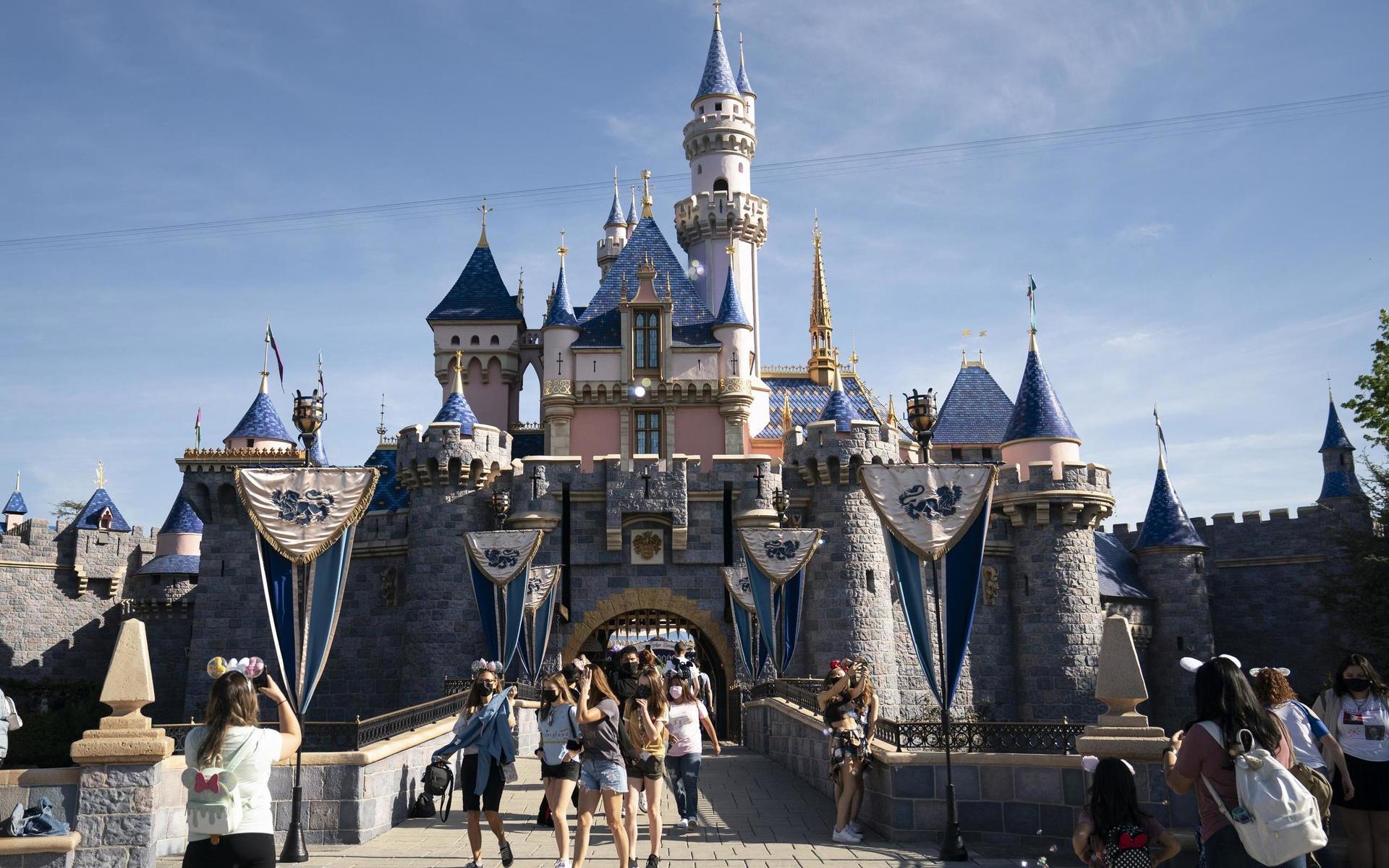 Kalifornien har sedan tidigare lättat på flertalet restriktioner. I april återöppnade Disneyland för besökare.