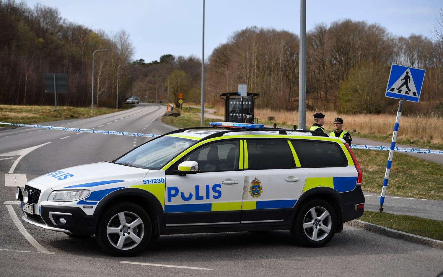 En person hittades död i Torslanda tidigt under lördagen. 