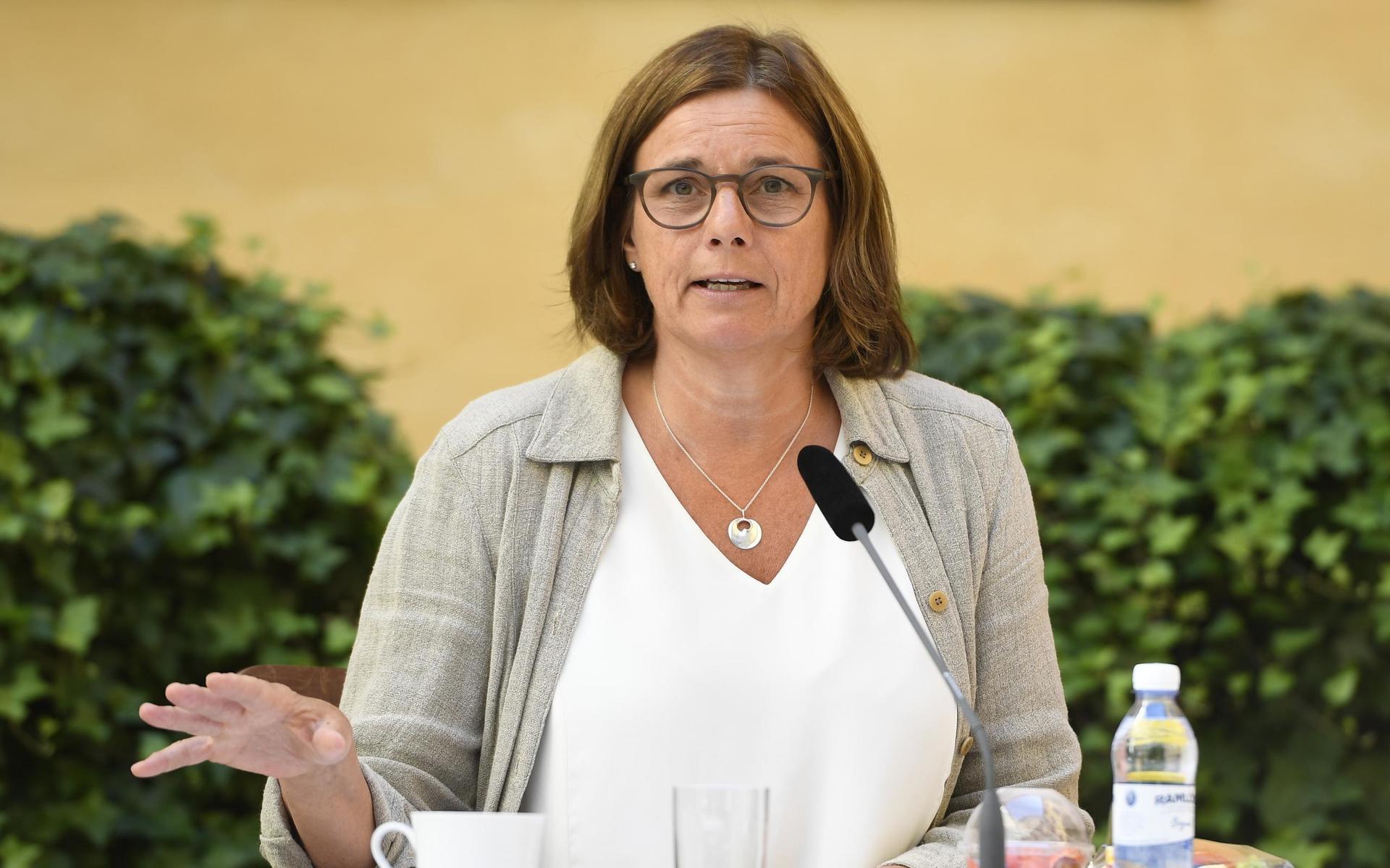 Miljö- och klimat­minister samt vice stats­minister Isabella Lövin (MP) väljer att kliva av politiken. 
