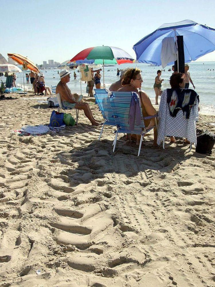 Vill man kombinera stadsliv med strandliv är Alicante på Spaniens fastland ett utmärkt semesterresemål.