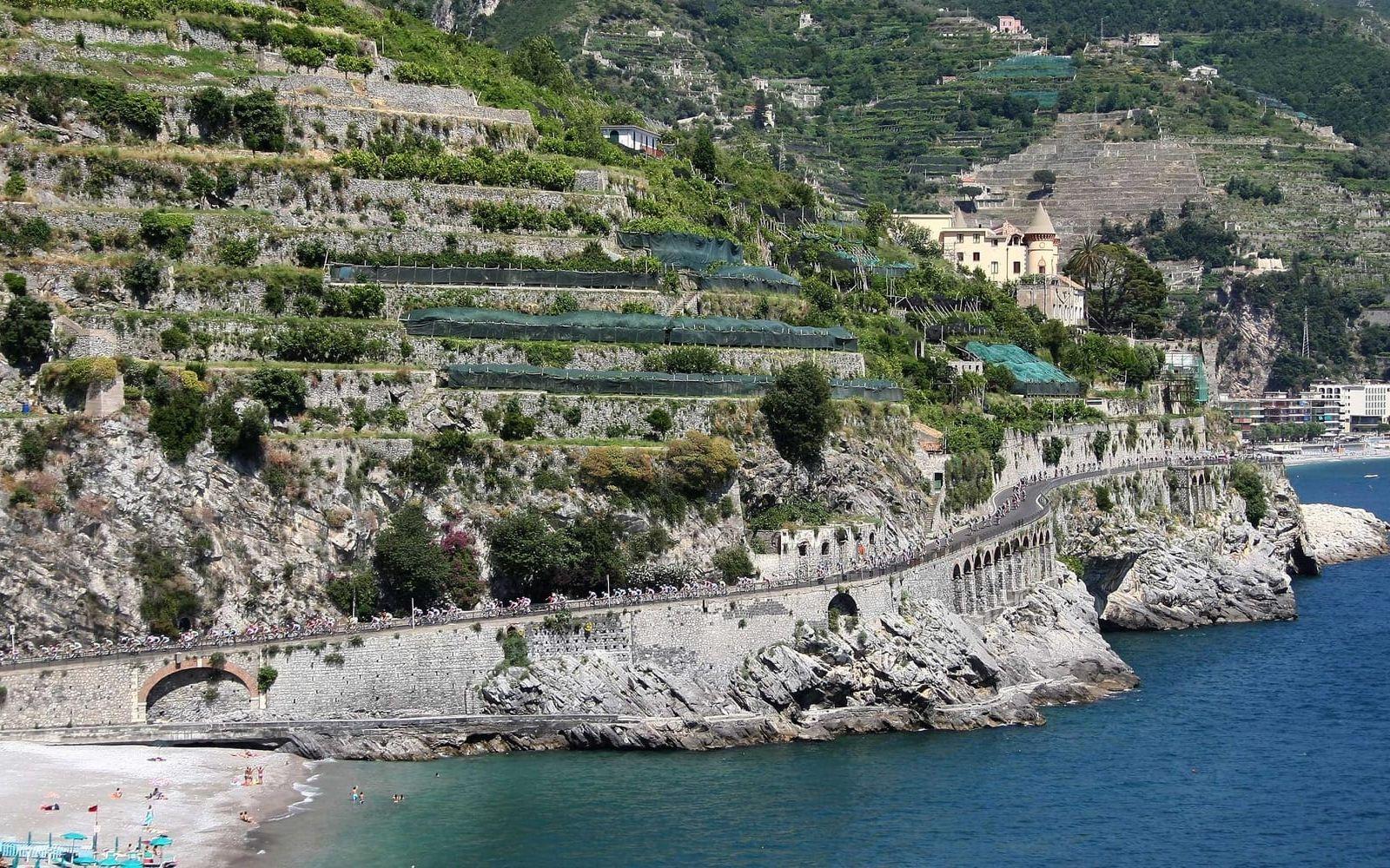 Amalfikusten i Italien är ett givet resmål vid en tripp genom Europa.
