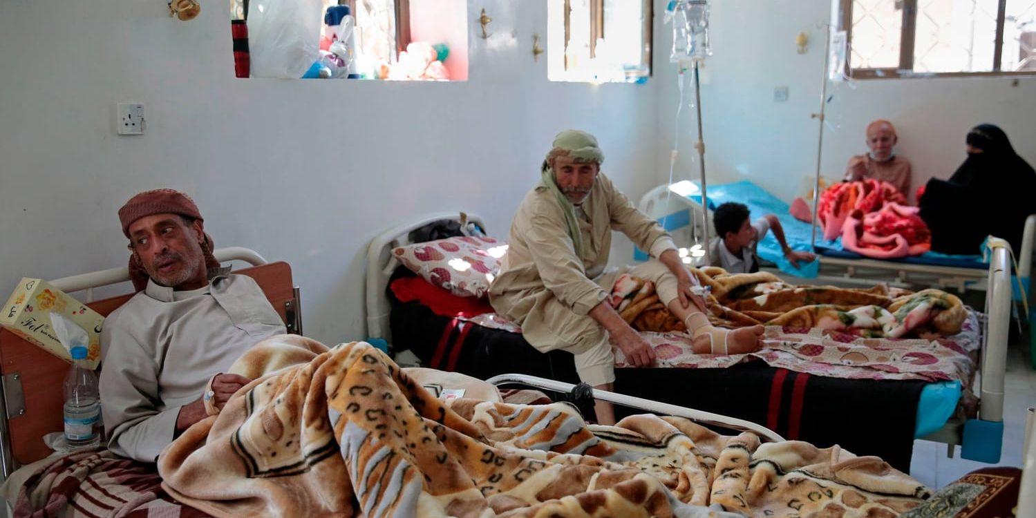 Patienter som misstänks ha kolera vårdas på ett sjukhus i Sanaa. Kolerautbrottet är det andra i Jemen på mindre än ett år. Arkivbild.